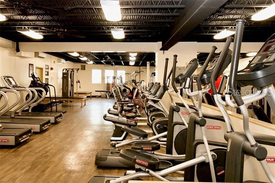 On-site gym - 2451 Canadian Way