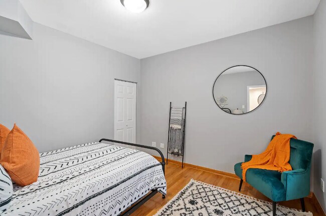 Building Photo - 1450 W Webster Ave