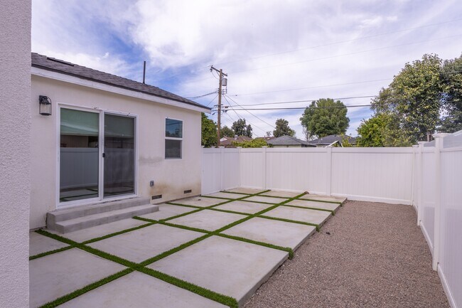 Building Photo - 17601 Hamlin St