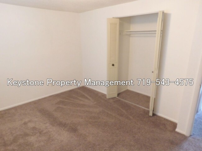 Building Photo - Lower Level Belmont 4-plex Apartment with ...