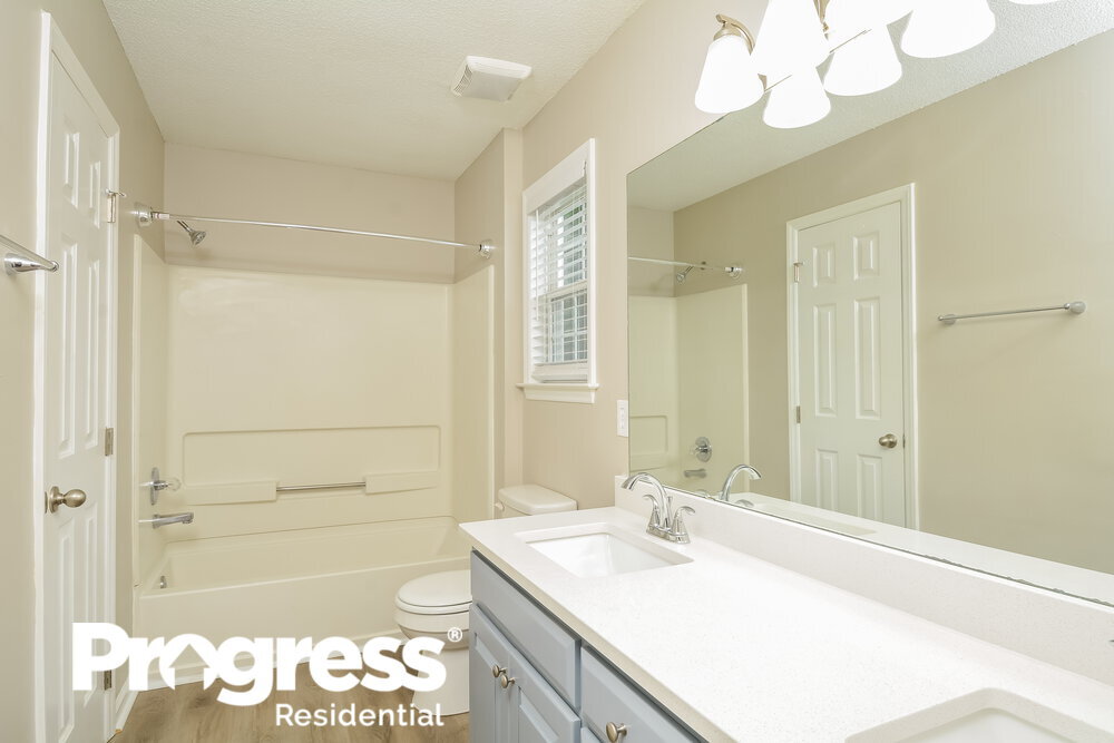 Building Photo - 121 Westonridge Run