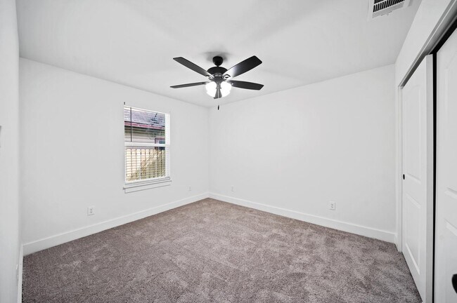 Building Photo - 1407 Lauraine St