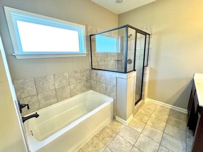 Building Photo - Move In Special! Half off of March Rent wi...