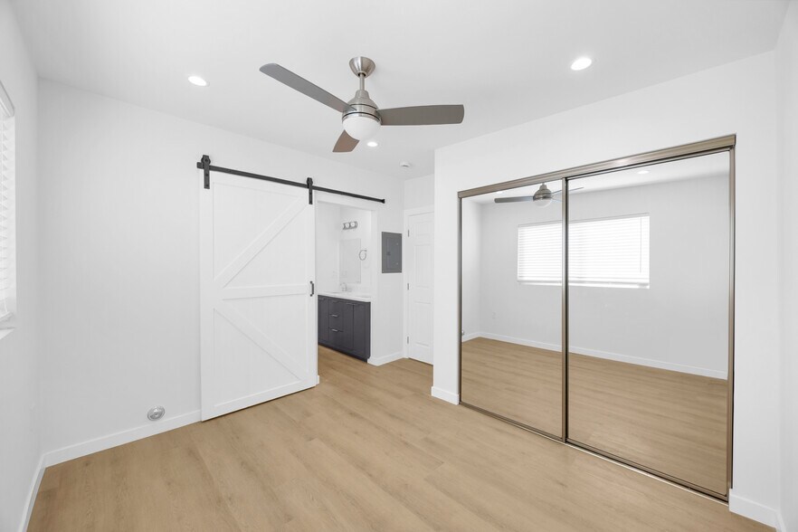 Building Photo - 2210 Pine Ave