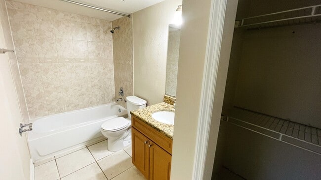Building Photo - 2860 Somerset Park Dr