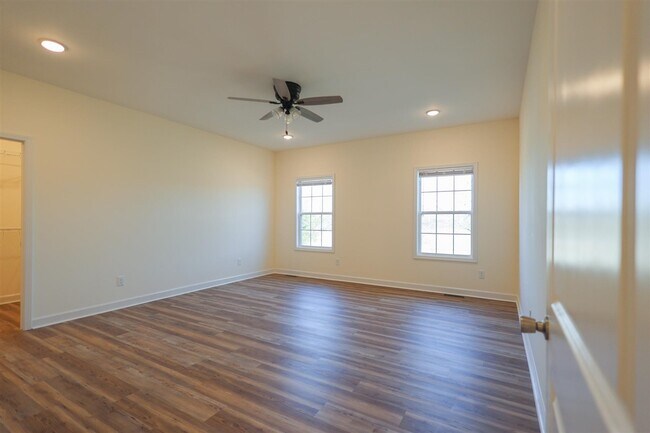 Building Photo - 7251 Hilliard Cir
