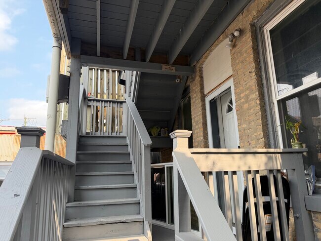 Building Photo - 3422 W Armitage Ave