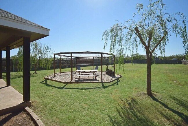 Building Photo - March availability!  3/2/2