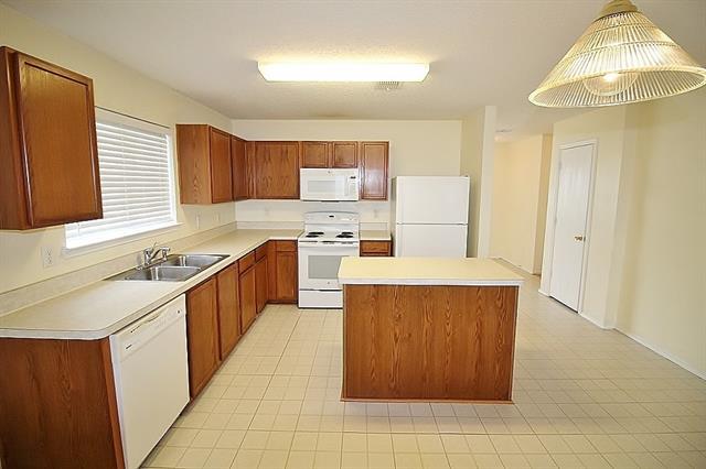 Building Photo - 2415 Mallory Ln