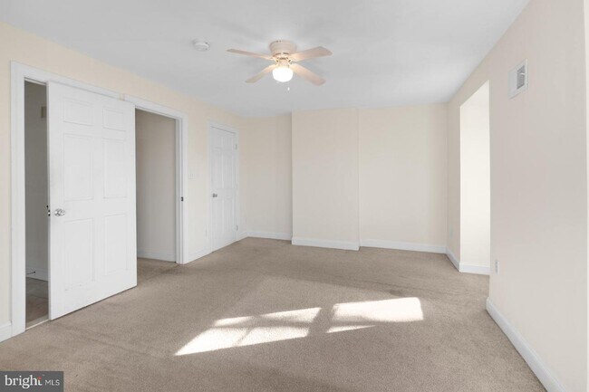 Building Photo - 4841 Cedar Ave