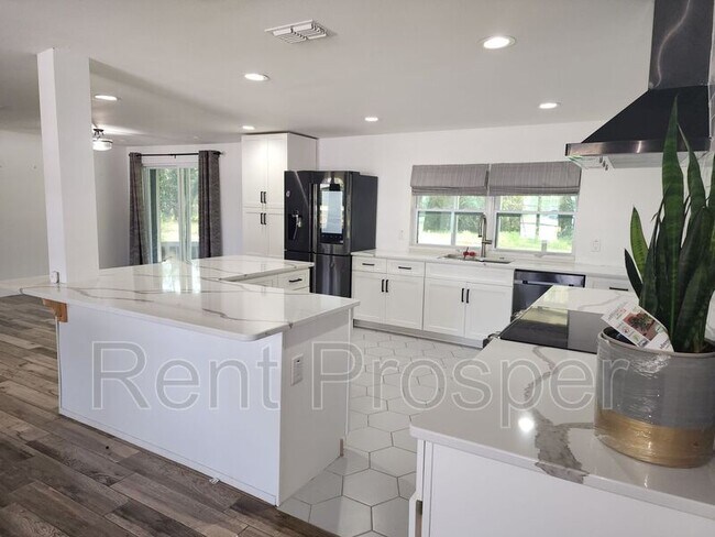 Building Photo - 1130 W Lake Brantley Rd