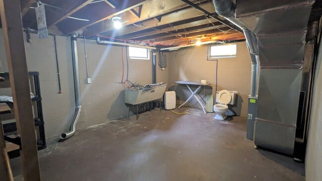 Building Photo - 1264 Flower Ave