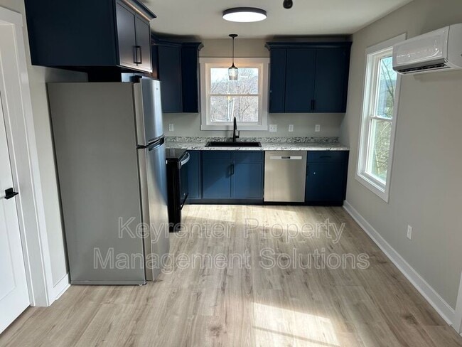 Building Photo - 300 Fairview Ave