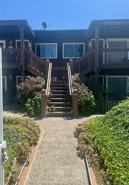 Building Photo - 8151 Camino Del Oro