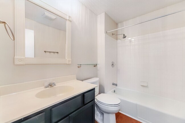 Building Photo - 2 bedroom / 1.5 bath Townhome ~ Hannahan, SC