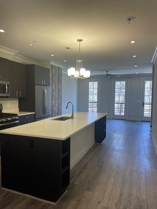 Building Photo - 918 N Buchanan St