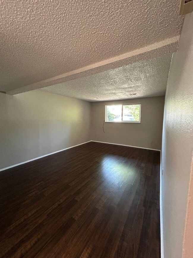 Building Photo - 1608 Cottonwood Dr