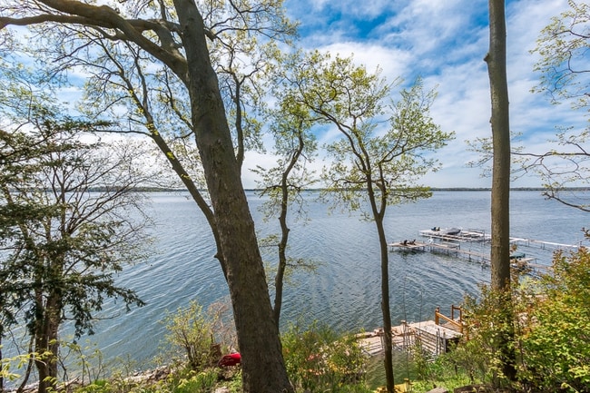 Building Photo - 933 Spaight St