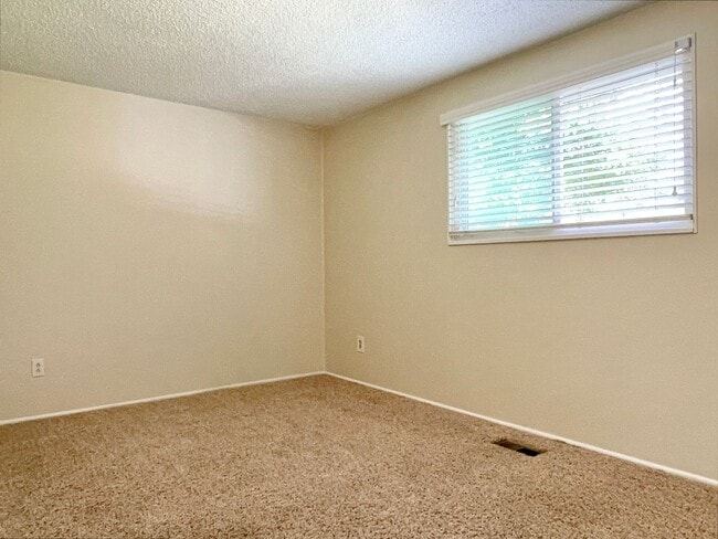 Building Photo - Skiers Haven Near Cottonwood Canyons!