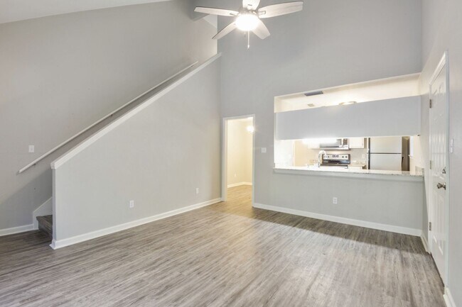 Building Photo - 3BR/3BA townhome with new painting and sta...