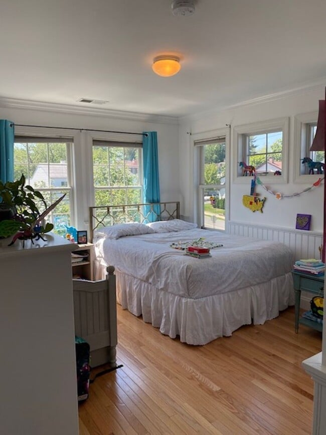 Building Photo - Three Bedroom 3.5 baths Townhouse for Rent...