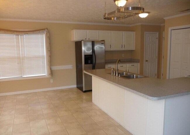 Building Photo - FOR RENT - 4 bedrooms!!! Very nice and spacious!!