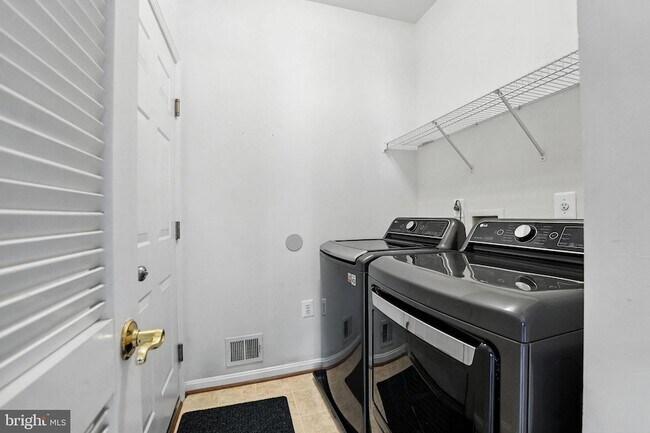 Building Photo - 9144 Big Springs Loop