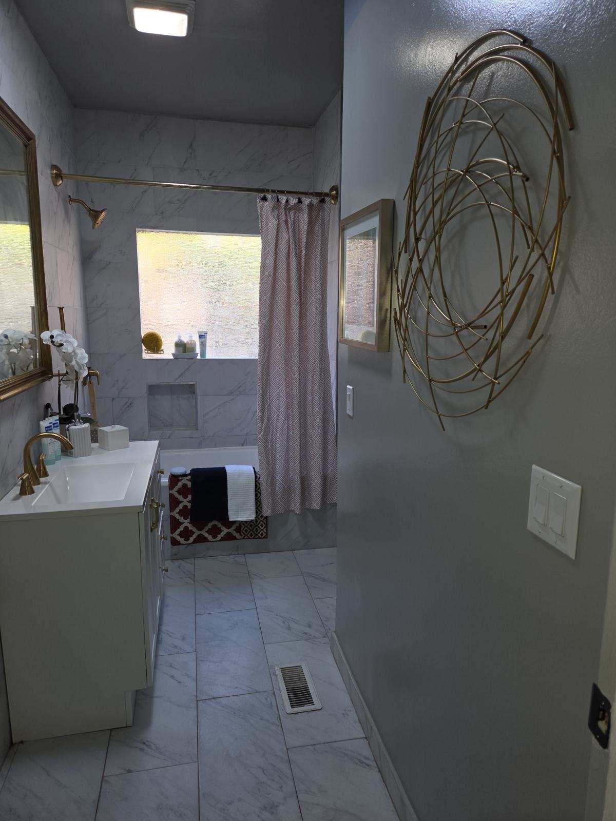 primary bathroom - 1315 S Orange Dr