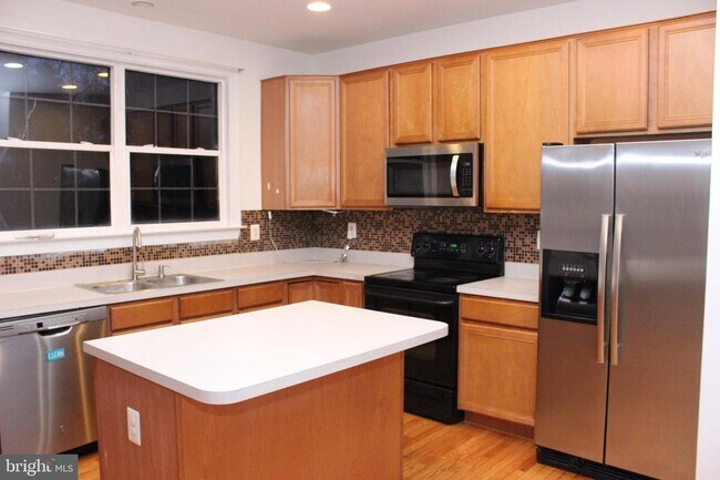 Building Photo - 8289 Glade Bank Dr