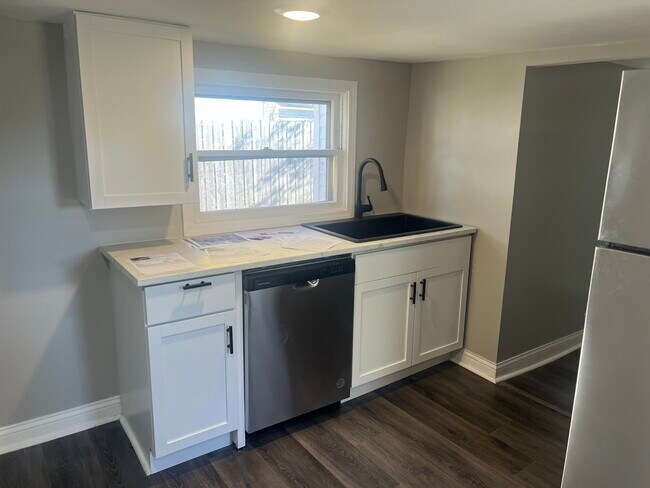 Building Photo - 859 Jones Ave