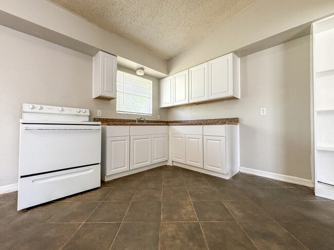 Building Photo - 319 Hialeah Ave