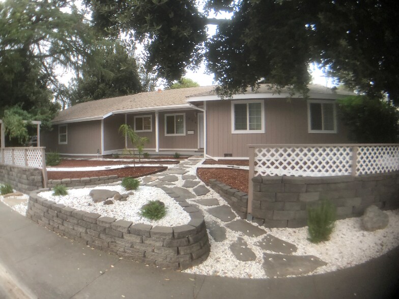 Building Photo - 906 Sycamore Ln