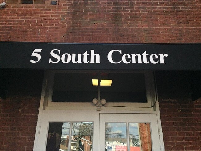 Primary Photo - 5 S Center St