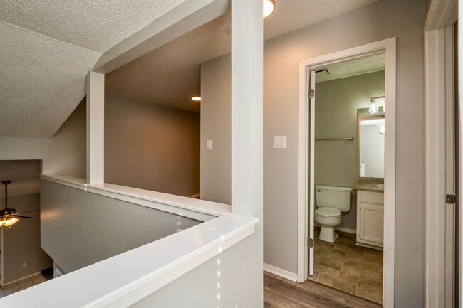 Building Photo - Fully Remodeled Townhome with Loft and Pri...