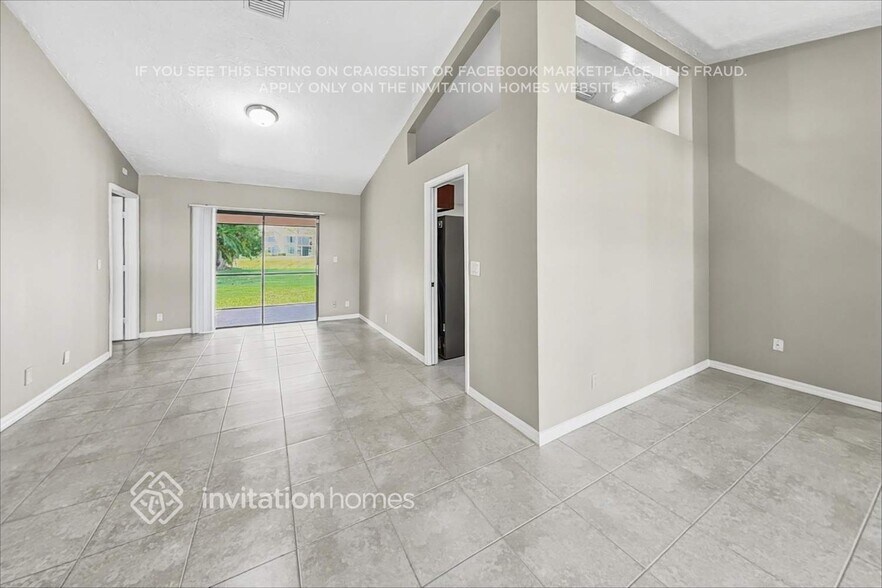 Building Photo - 13325 Kingsbury Dr