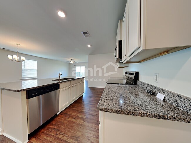 Building Photo - 67 Hogan Dr