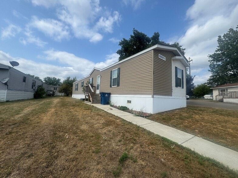 Building Photo - 109 Claremont St