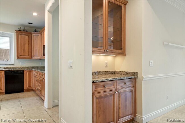 Building Photo - 47611 Manorwood Dr