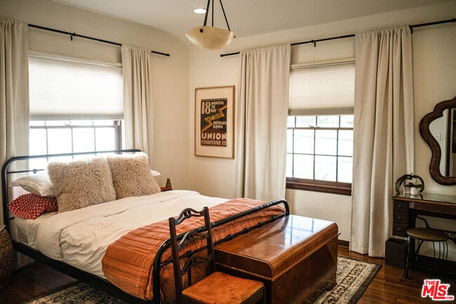 Building Photo - 6101 S Mansfield Ave