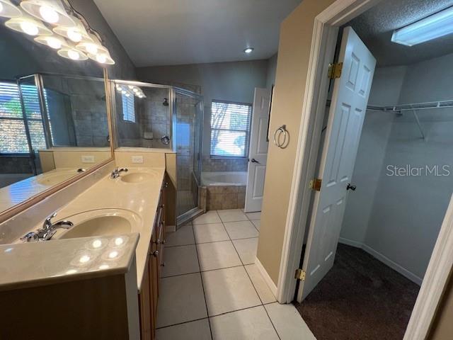 Building Photo - 202 Woodbury Pines Cir