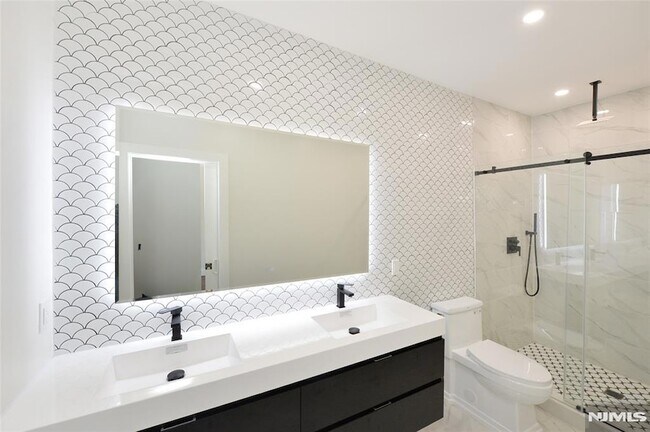 Building Photo - 203 3rd St