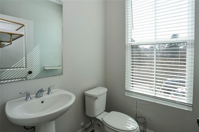 Building Photo - 313 Skylar Way SE