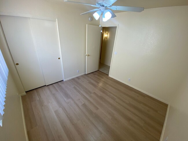 Building Photo - Corner Lot Property 3 bedroom 2 Bath