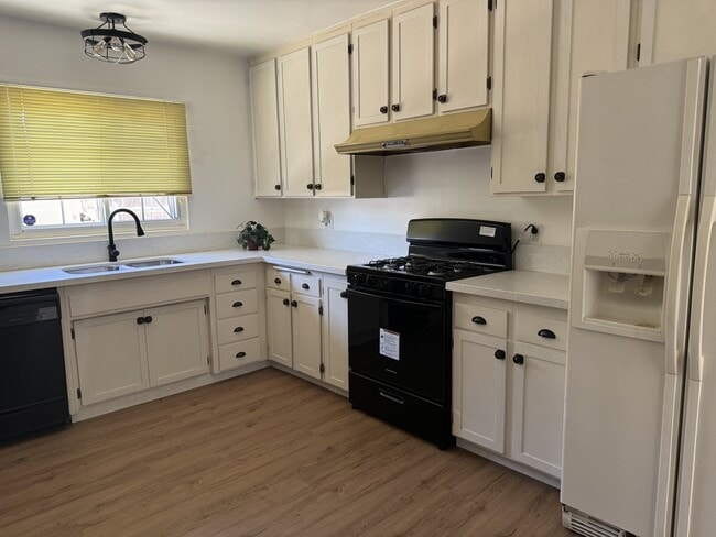 Building Photo - 2209 Carol Pl