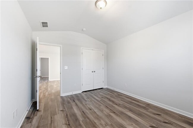 Building Photo - 303 Eleanora Xing