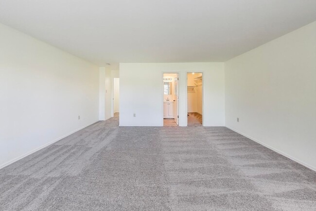 Building Photo - Wonderful on Wilcox Renovated 3+2.5 3 Leve...