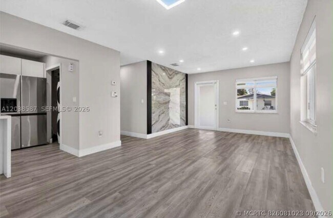 Building Photo - 5637 SW 36th Ct