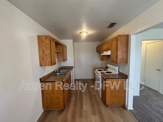 Building Photo - 300 S Magnolia St