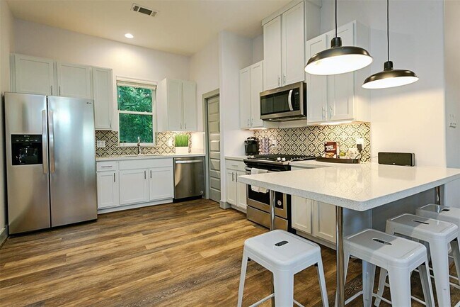 Building Photo - 4303 Chester St