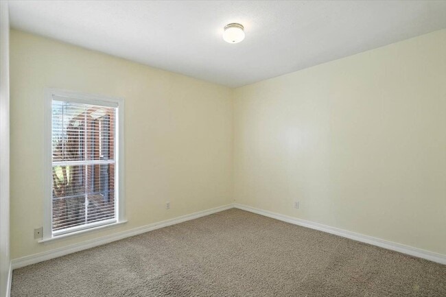 Building Photo - 213 Cambridge Dr